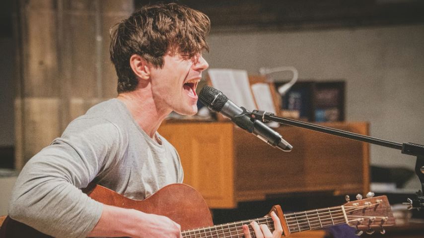 How to Read "Romanized" Lyrics vs "Phonetic" Lyrics: A Side-by-Side Comparison